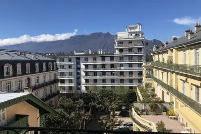 Image de Studio tout confort au centre-ville d'Aix-les-Bains avec parking privé.