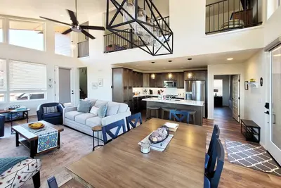 Mountain Retreat, New Home, Beautiful Views!