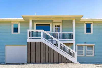 Image de Knot For Sail - 5br Oceanfront Home - Covered Porch, 2 Kitchens