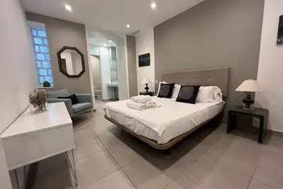 Image de City center modern 2br\/2ba with private patio