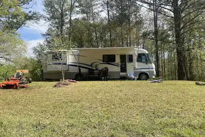Image de Cozy motorhome with loads of outdoor activities, farm animals and trails