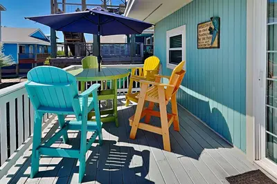 Image de Bayview Bungalow | In the Heart of Rockport, Water Views + Multiple Patios!