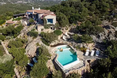 Image de Luxury Villa Sea View Pool among the Rocks