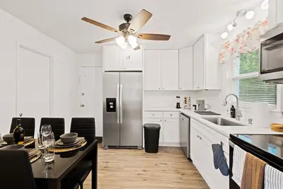 Image de Carolina Blue Home 4 miles from Clt airport, 4 miles from Uptown