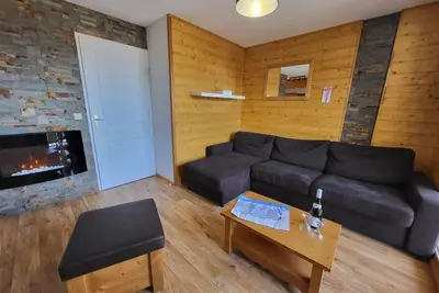 Image de 200m du centre station, 1er étage, vue pistes de ski, piscine, balcon, cheminée ou poêle à bois