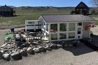 Image de Boat parking and electric hook up, Lake and beach access, hiking trails.