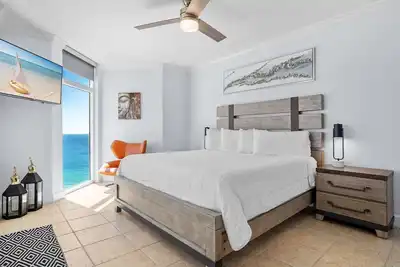 Image de Stunning Bathroom, Beach Views, Corner Condo