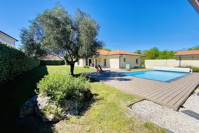 Image de Belle Villa Contemporaine avec Piscine pour 7 personne à Biscarrosse dans quartier calme (211)