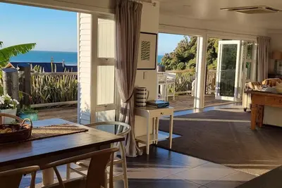 Image de Coastal Chic in Pohara - Perfectly Positioned