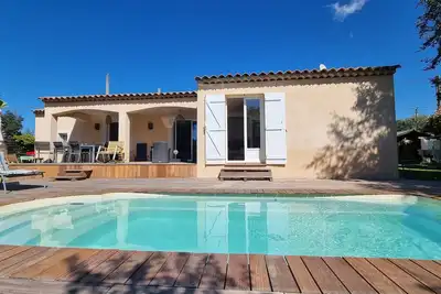 Image de Villa de Charme au Pied du Village - Piscine - Campagne, Lac, mer et Golf