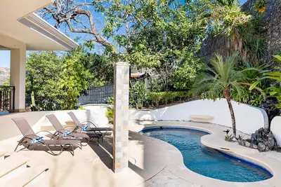 Image de Welcome to Casita Colibrí, a charming retreat tucked away in the serene beauty