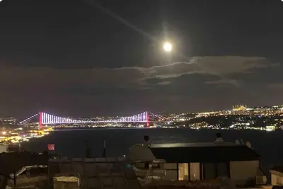 Image de Amazing Bosphorus Bridge And Sea View in Cihangir, Taksim