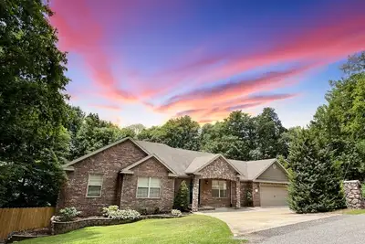 Image de Private Escape near Back 40 & Blowing Spring Trails Fenced Yard Fire Pit Sleep 8