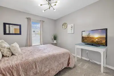 Image de Luxury 4 bed 2. 5 bath home Tf