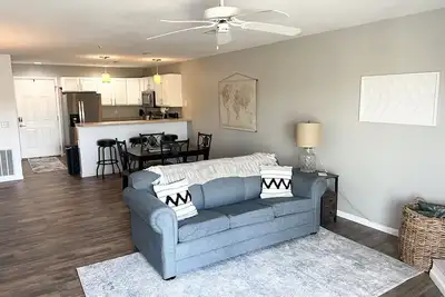 Image de Lakeside Condo!