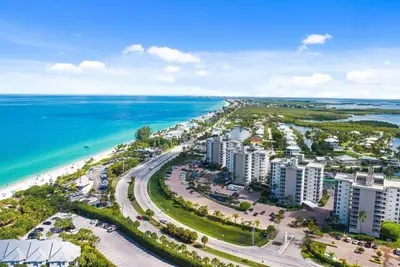 Image de Bonita Beach & Tennis Club Condo Steps Away from Beach, Restaurants { 5 Min Walk