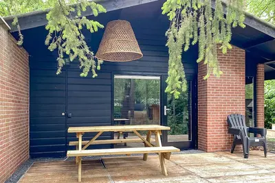 Image de Superbe maison à Rheezerveen avec sauna