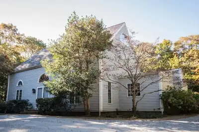 Image de Idyllic Hamptons Home in Amaganset with pool that is close to town & the beach.