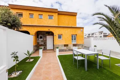 Image de Maison de vacances 'Casa Mela' avec terrasse privée, jardin privé et Wi-Fi