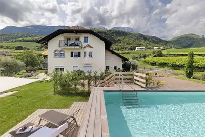 Image de Appartement \"Weingut Zail\" avec vue sur les montagnes, Wi-Fi et climatisation