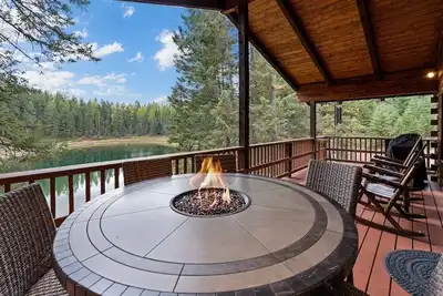 Image de Limberlost West - Your Montana cabin on a lake!