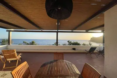Appartement 'Dammuso Vista Mare Pantelleria' avec vue sur mer, terrasse privée et Wi-Fi