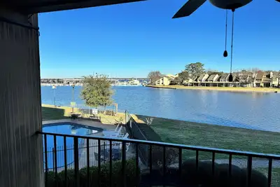 Image de Waterfront modern condo on Walden at the lake Conroe