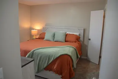 Image de Enchanting Oasis - Centrally located! Quiet, great Tdy spot, family friendly.