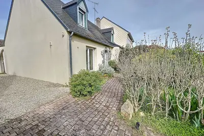 Image de Maison à 500m de la plage avec jardin, 4 chambres, Wi-Fi et parking - 8 couchages