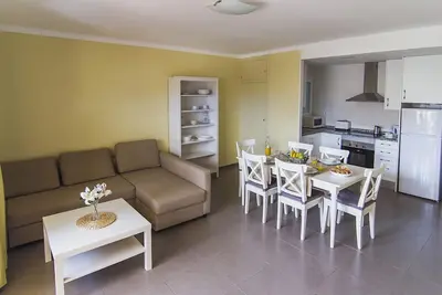 Image de Appartement Rénové avec Piscine, Jardin et Wi-Fi à 600m de la Plage