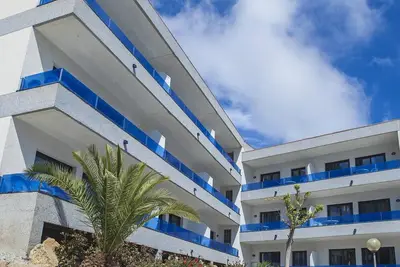 Image de Appartement Rénové avec Piscine, Clim et Terrasse à 150m de la Plage