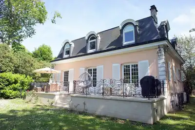 Image de La villa Vesinet, private mension for Olympics, wealthiest suburbs of Paris