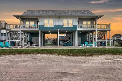 Image de Great Waterviews! Huge fenced yard, Kayaks, Paddleboards, Near Fairgrounds