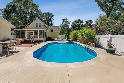 Image de Beautiful 4 Bed House in New Buffalo with Pool & Hot Tub Close to Lake & Main St