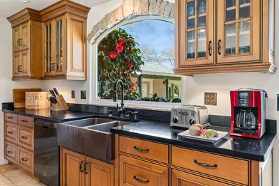 Image de New! Wine Country Family Oasis: Serene Vineyard Views, 3 units