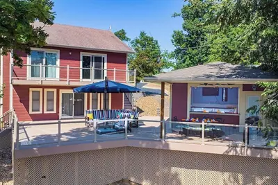 Image de Great area, cove with private boat dock/trailer parking/family friendly.