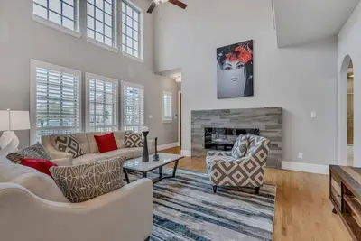 Image de Modern Villa <10 mins Dfw Airport. Walk to Restaurants. Pet-Friendly.