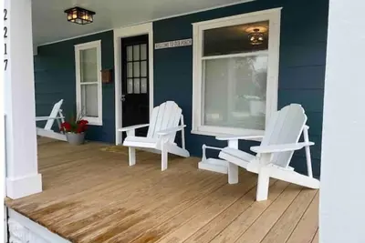 Image de Just a few minutes from Lake Michigan's Pere Marquette Beach!