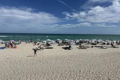 Image de Spacious Beachfront Corner Unit Condo 2\/2