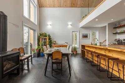 Image de Chalet scandinave dans les Laurentides-Sauna-Lac