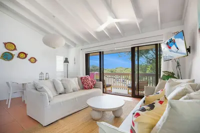 Image de Tri level apartment straight opposite beach entry on Peregian Esplande.