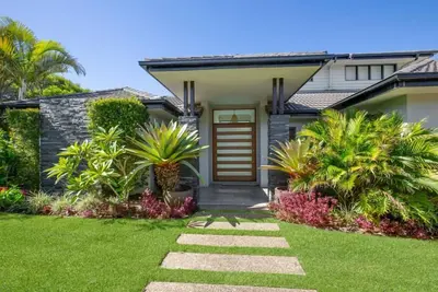 Image de Absolute beachfront property. Walk out the back gate straight to the beach.