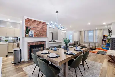 Image de Spacious Mount Washington Retreat – King Bed, Gym, 2 Decks & Skyline Views