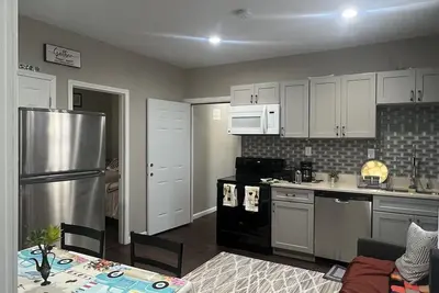 Image de Private and Spacious home, 10 minute walk from the falls, pet friendly.