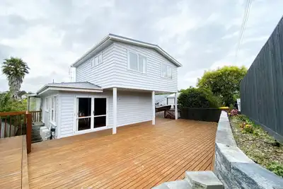 Image de 7br 3bh Beach Escape. 2 min to Browns Bay Beach