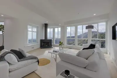 Image de Ultra-Modern 6br Mansion La View and Pool