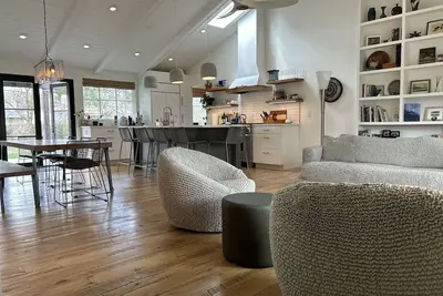 Beautiful newly renovated home 1. 5-miles to Folsom Field\/Cu or downtown Boulder