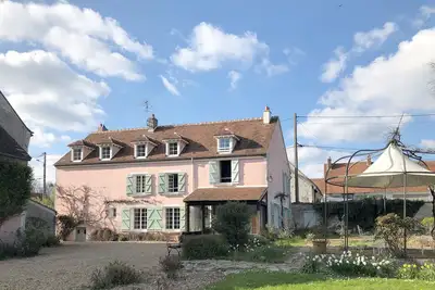 Image de Grande Maison de Famille à 1h de Paris dans un parc arboré