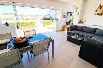 Image de Spacious Ground Floor Apartment, Free WiFi, Patio, Ac