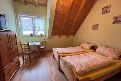 Image de Cozy attic with 2 rooms, kitchen and bathroom for 2-4 persons